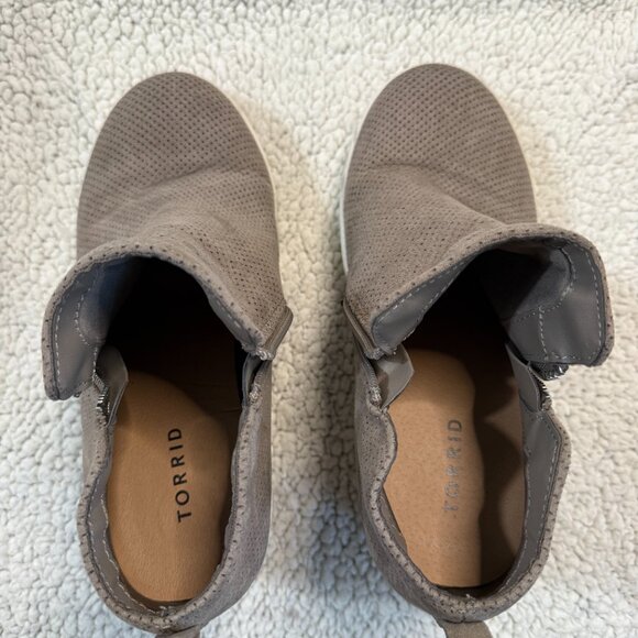 Torrid Extra Wide Width Perforated Wedge Sneaker - Picture 4 of 6